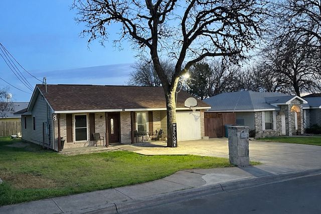 419 Goss St, Kerrville, TX 78028
