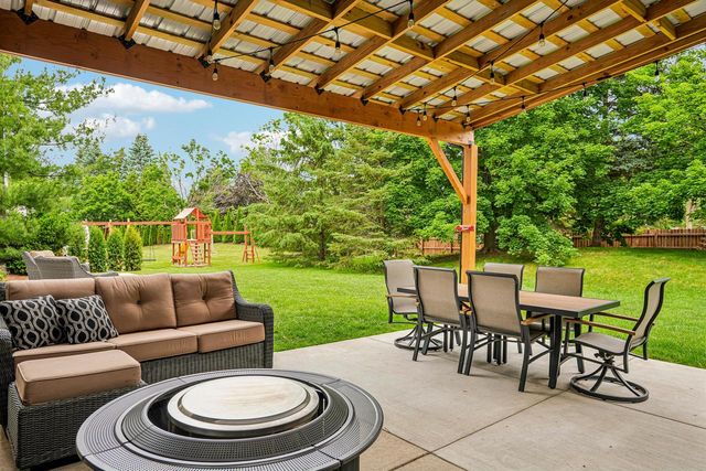 1338 Chickadee LANE, Grafton, WI 53024