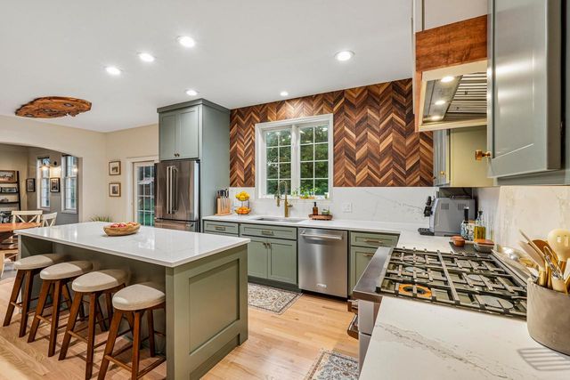 1338 Chickadee LANE, Grafton, WI 53024