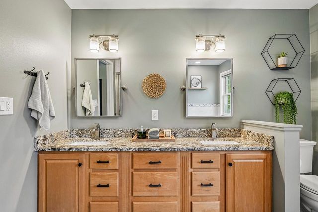 1338 Chickadee LANE, Grafton, WI 53024