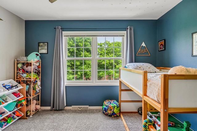 1338 Chickadee LANE, Grafton, WI 53024