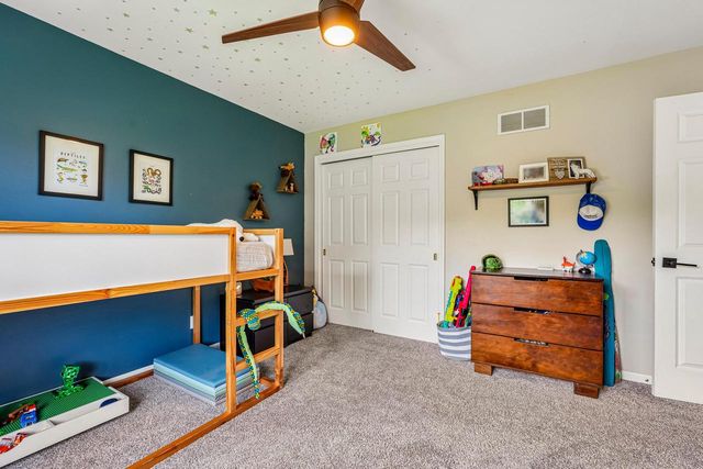 1338 Chickadee LANE, Grafton, WI 53024