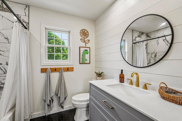 1338 Chickadee LANE, Grafton, WI 53024