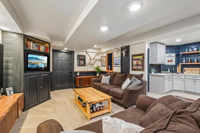 1338 Chickadee LANE, Grafton, WI 53024