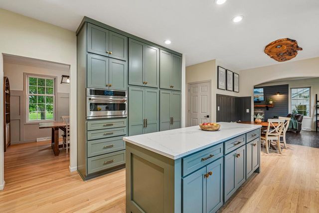 1338 Chickadee LANE, Grafton, WI 53024