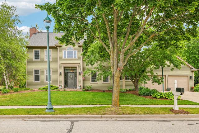 1338 Chickadee LANE, Grafton, WI 53024