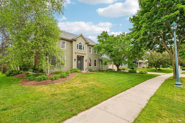 1338 Chickadee LANE, Grafton, WI 53024