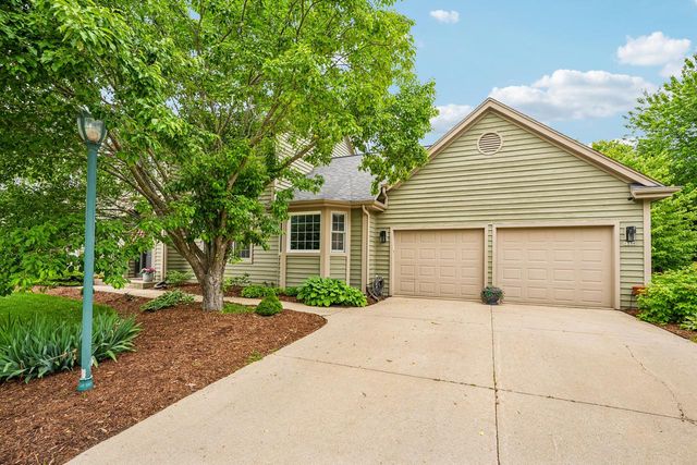 1338 Chickadee LANE, Grafton, WI 53024