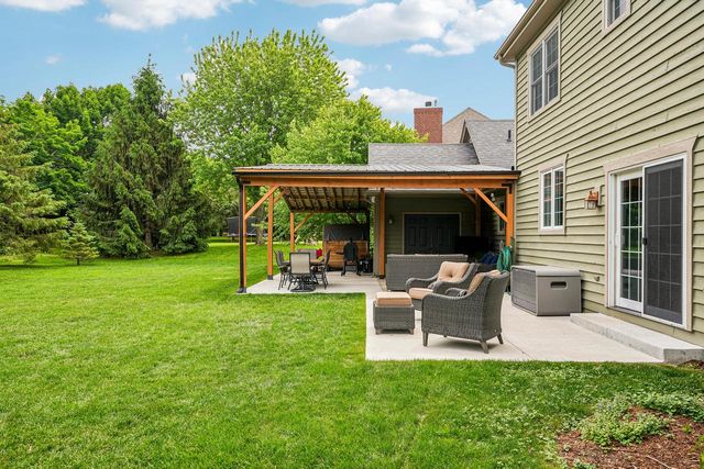 1338 Chickadee LANE, Grafton, WI 53024