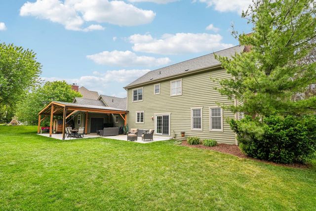1338 Chickadee LANE, Grafton, WI 53024