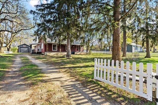 692 W Bridge Street, Plainwell, MI 49080