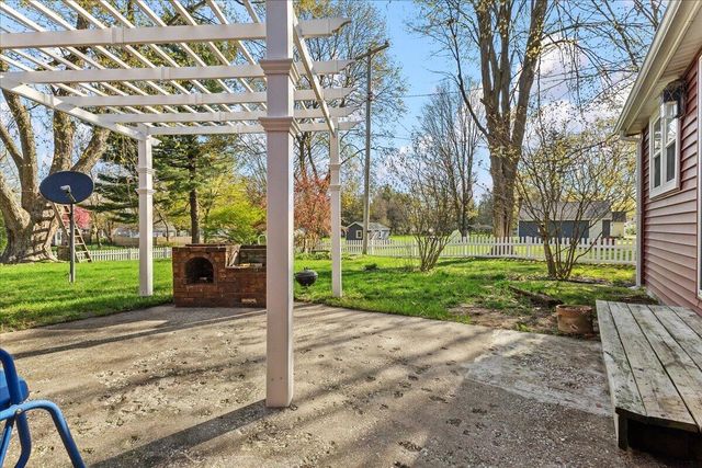 692 W Bridge Street, Plainwell, MI 49080