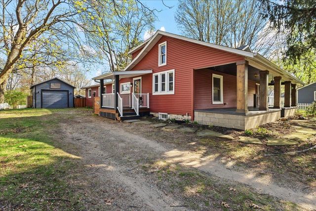 692 W Bridge Street, Plainwell, MI 49080