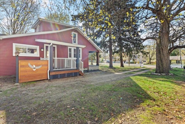 692 W Bridge Street, Plainwell, MI 49080