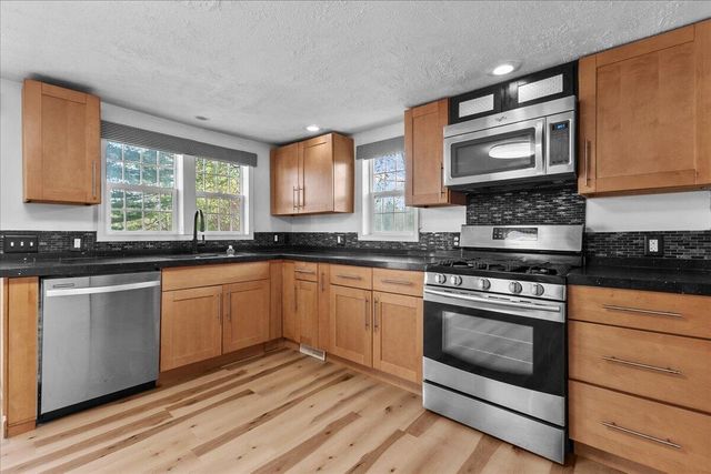 692 W Bridge Street, Plainwell, MI 49080