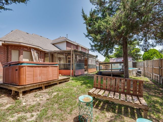 717 Newcastle Drive, Desoto, TX 75115