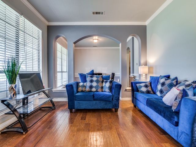 717 Newcastle Drive, Desoto, TX 75115