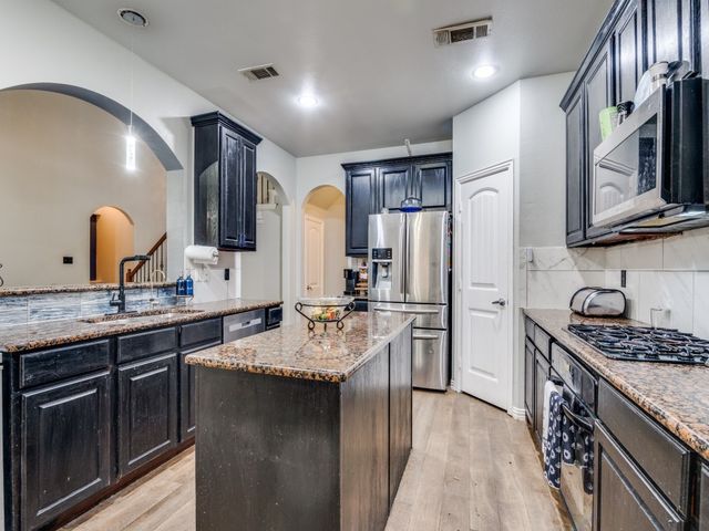 717 Newcastle Drive, Desoto, TX 75115