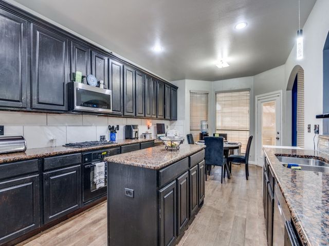 717 Newcastle Drive, Desoto, TX 75115