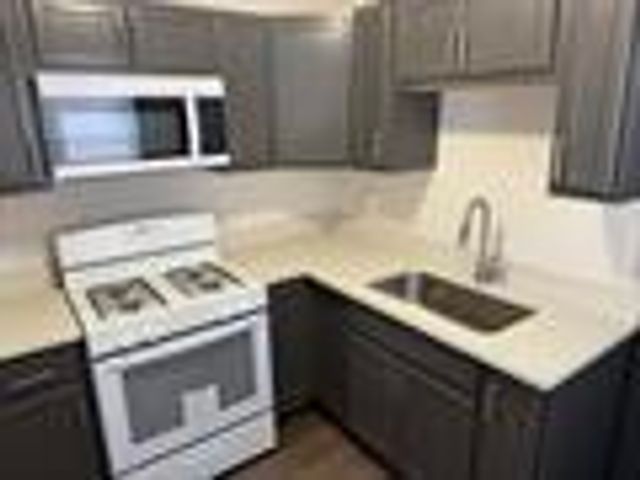 1001 39th Avenue, Rockford, IL 61109