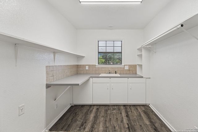 247 Center Point Dr E, Center Point, TX 78010