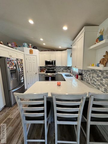 2312 E Oakmont Drive, Idaho Falls, ID 83404