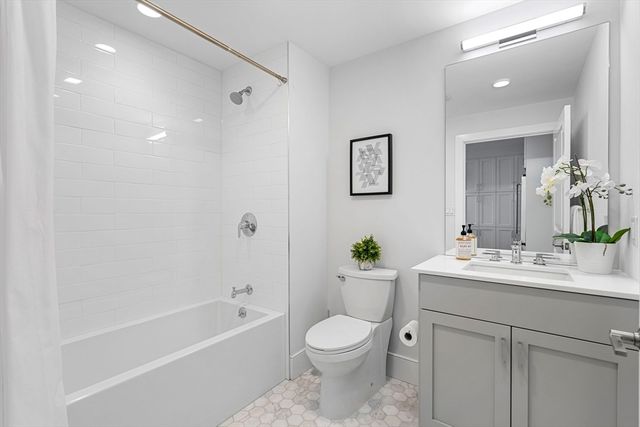 30 Polk St 208, Boston, MA 02129