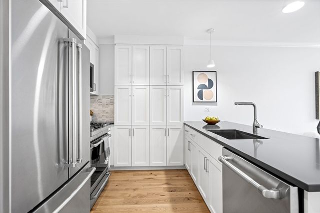 30 Polk St 208, Boston, MA 02129