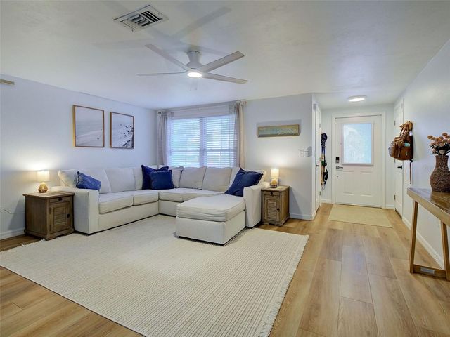 1439 STRADA D ORO, Venice, FL 34292