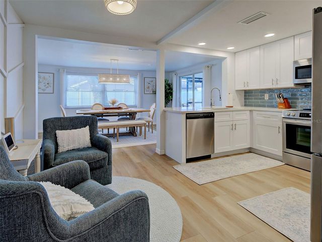 1439 STRADA D ORO, Venice, FL 34292