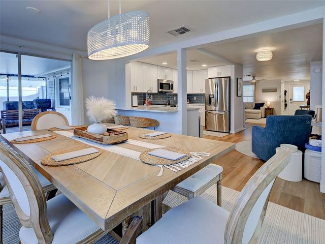 1439 STRADA D ORO, Venice, FL 34292