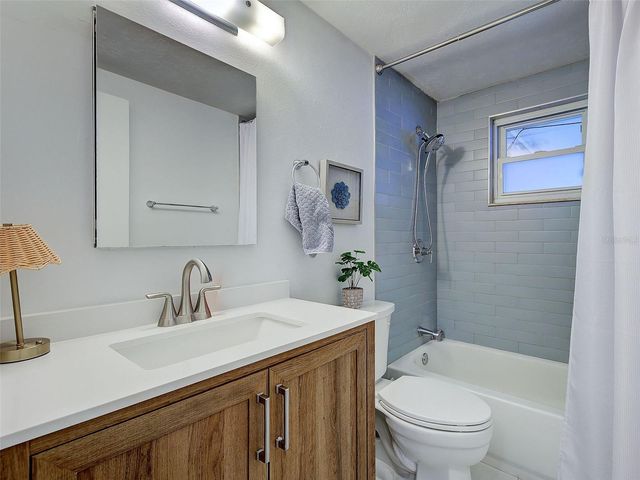 1439 STRADA D ORO, Venice, FL 34292