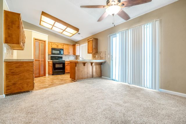 1282 E Ben Franklin Avenue, Tulare, CA 93274