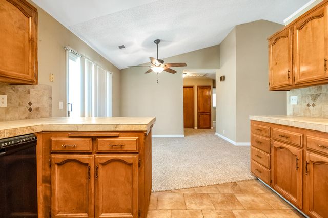 1282 E Ben Franklin Avenue, Tulare, CA 93274