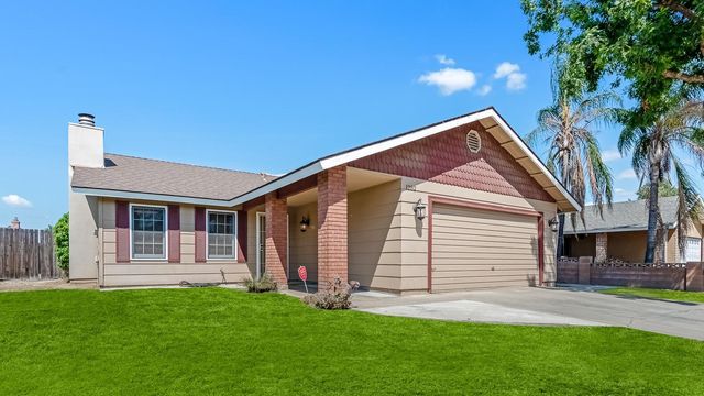 1282 E Ben Franklin Avenue, Tulare, CA 93274