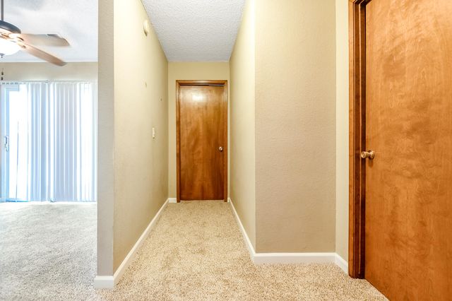 1282 E Ben Franklin Avenue, Tulare, CA 93274