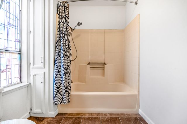 1282 E Ben Franklin Avenue, Tulare, CA 93274