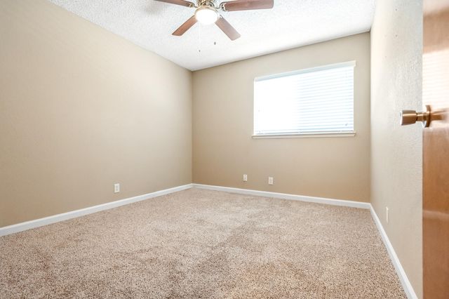 1282 E Ben Franklin Avenue, Tulare, CA 93274