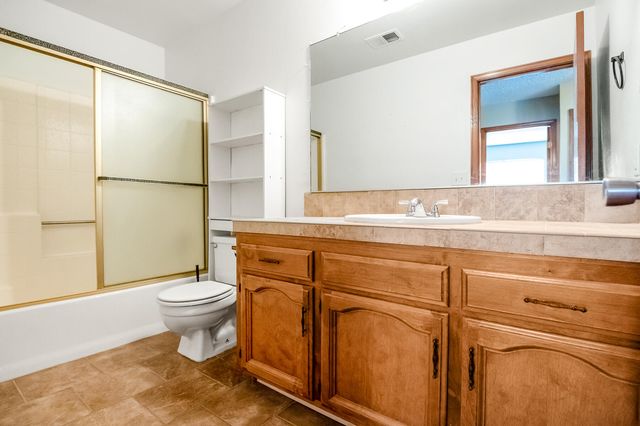 1282 E Ben Franklin Avenue, Tulare, CA 93274