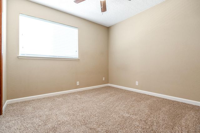 1282 E Ben Franklin Avenue, Tulare, CA 93274