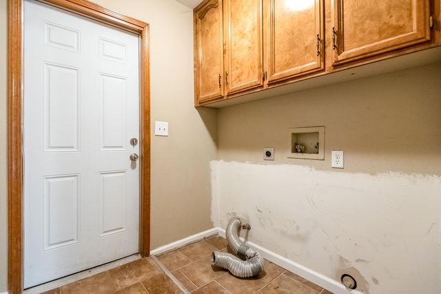 1282 E Ben Franklin Avenue, Tulare, CA 93274