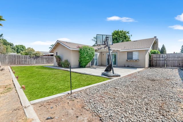 1282 E Ben Franklin Avenue, Tulare, CA 93274