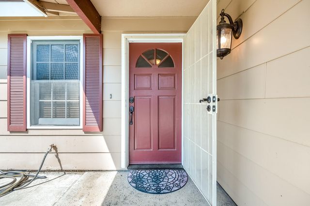 1282 E Ben Franklin Avenue, Tulare, CA 93274