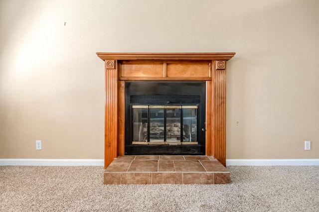 1282 E Ben Franklin Avenue, Tulare, CA 93274