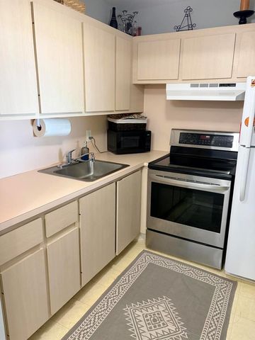 14 Easthampton A, West Palm Beach, FL 33417