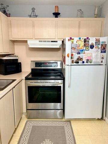14 Easthampton A, West Palm Beach, FL 33417