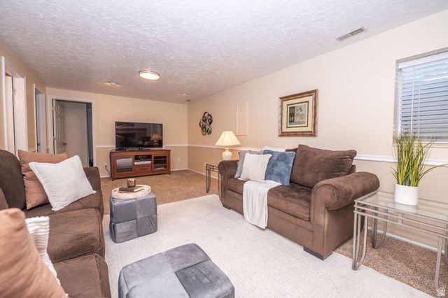 2090 E GREENWICH CIR, Sandy, UT 84093