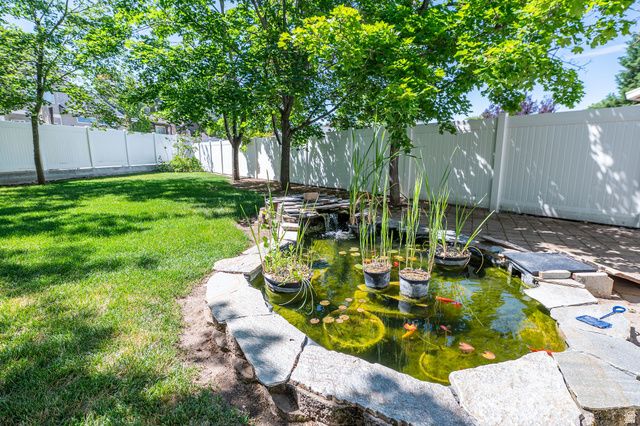 2090 E GREENWICH CIR, Sandy, UT 84093