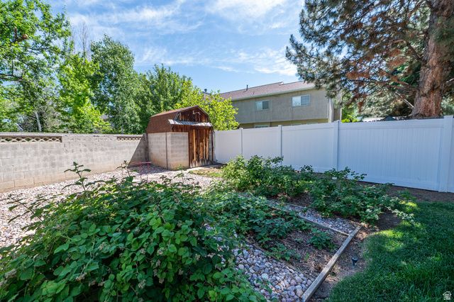 2090 E GREENWICH CIR, Sandy, UT 84093