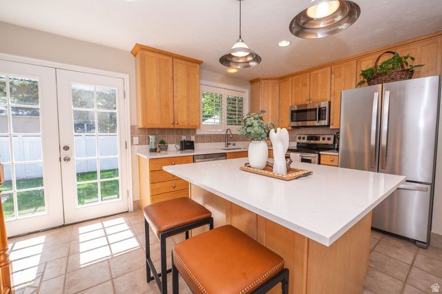 2090 E GREENWICH CIR, Sandy, UT 84093